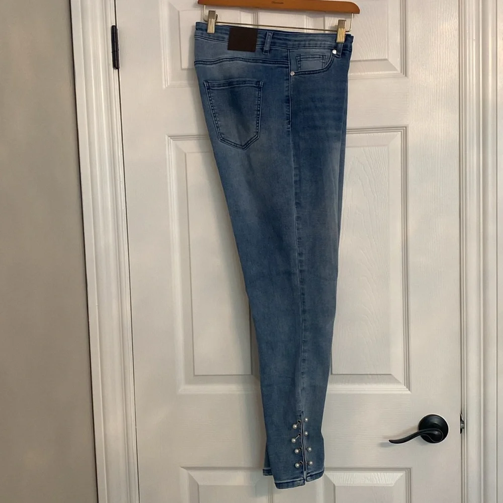 bebe • High Waist Skinny Pearl Detail Ankle Jean - Medium Blue Wash - Picture 3 of 13